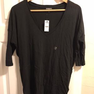 Express V-Neck London Tee